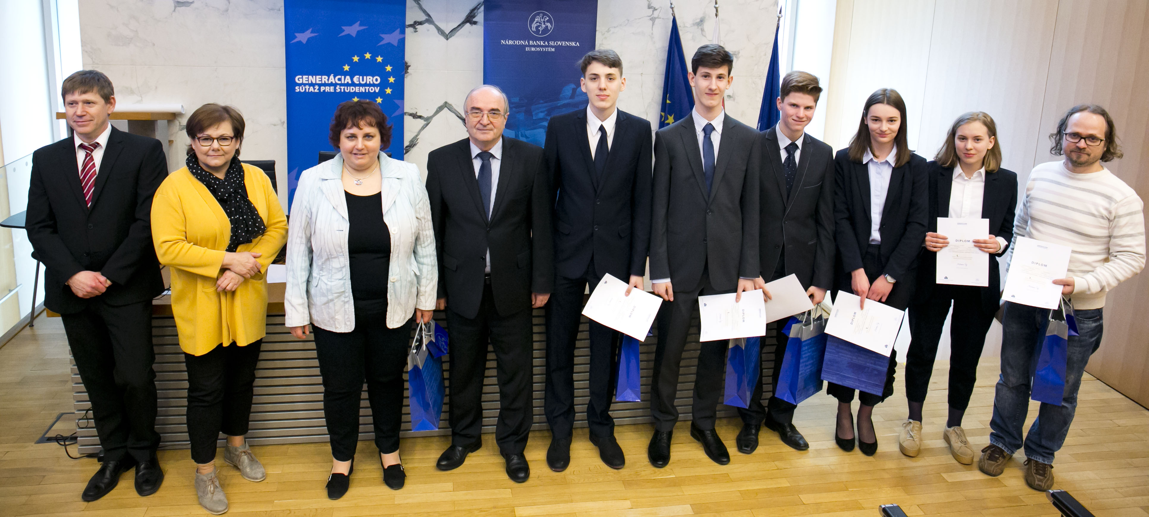 Víťazi súťaže Generácia €uro z Gymnázia V. P. Tótha v Martine   sa stretnú s prezidentom ECB