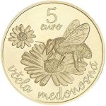 Zberateľská eurominca z obyčajných kovov v nominálnej hodnote 5 eur s tematikou Fauna a flóra na Slovensku – včela medonosná