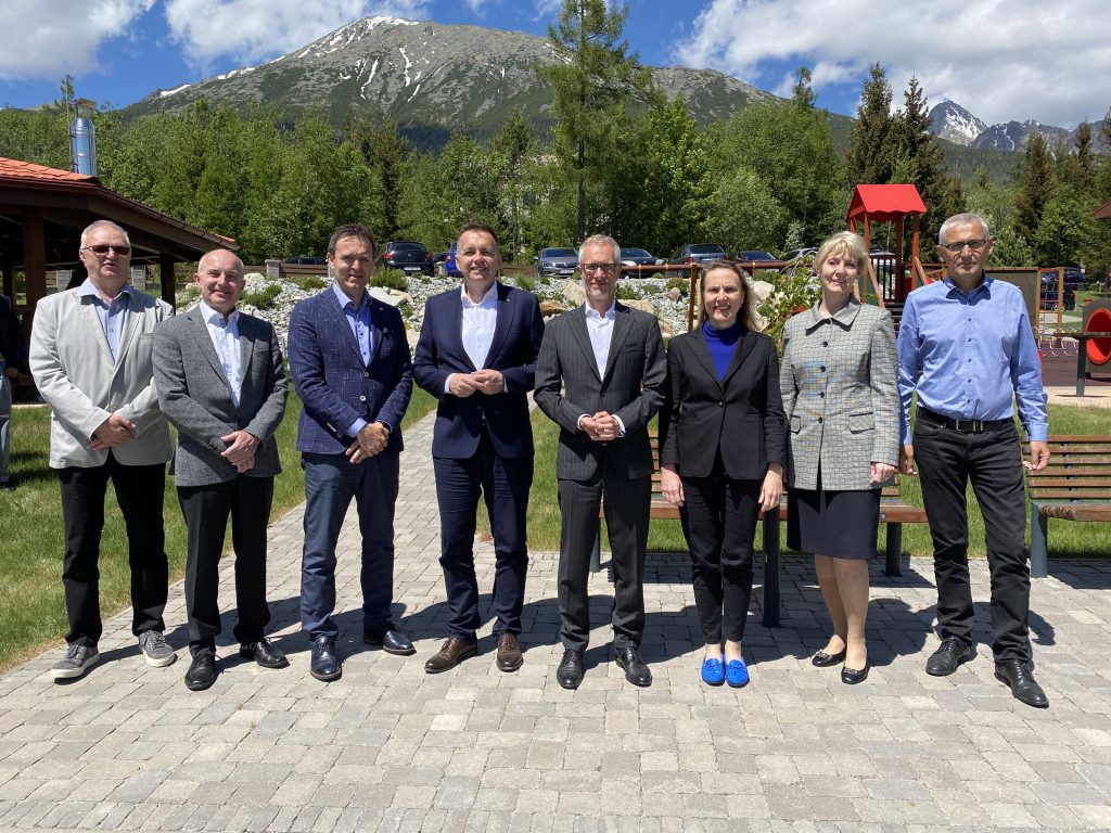 Slovenian and Slovak central bank board members meet in High Tatras
