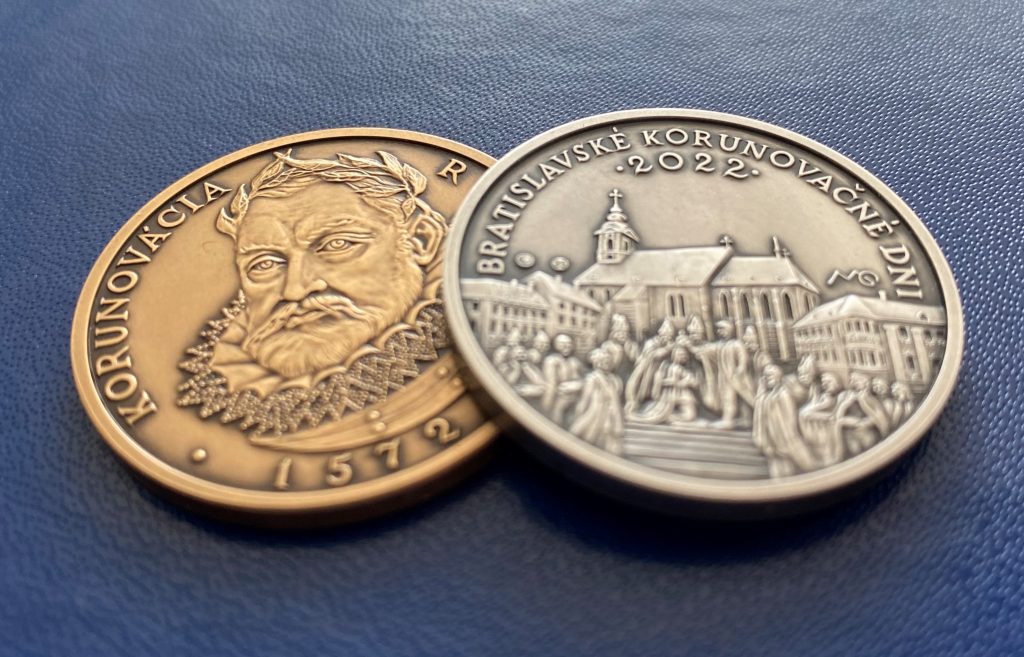 Kráľovskú minulosť hlavného mesta pripomínajú aj euromince od NBS
