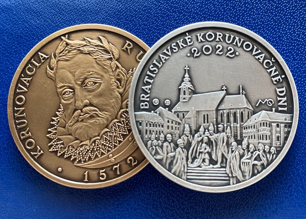 Kráľovskú minulosť hlavného mesta pripomínajú aj euromince od NBS