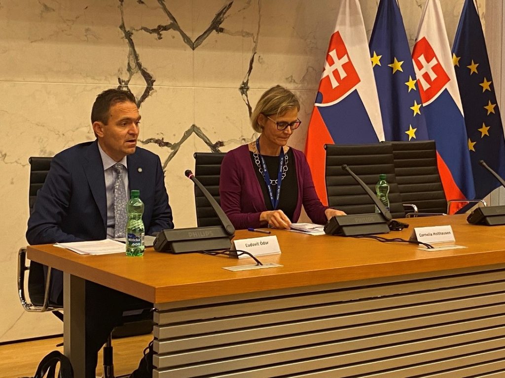 Panelists: NBS vicegovernor Ludovít Ódor and Cornelia Holthausen from ECB