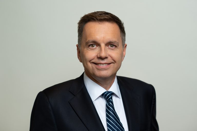 Governor_PeterKazimir_Portrait_foto_ECB