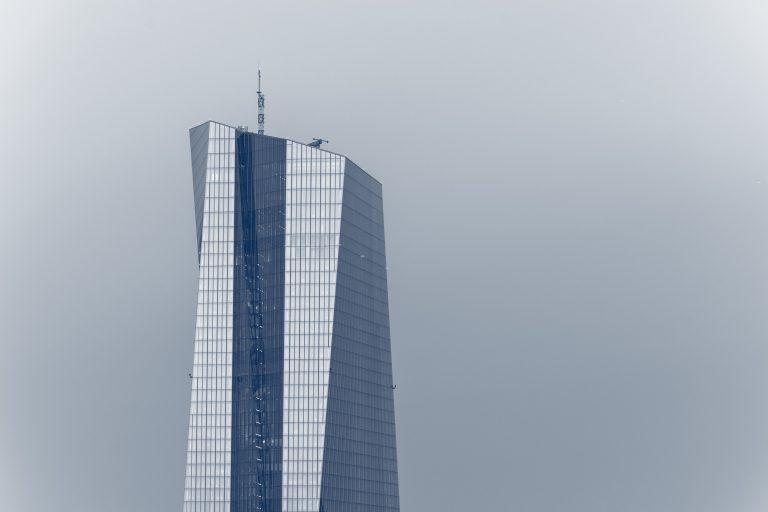ECB ponechala sadzby na 2 %, Kažimír hovorí o komfortnej pozícii, no varuje pred rizikami — image 6