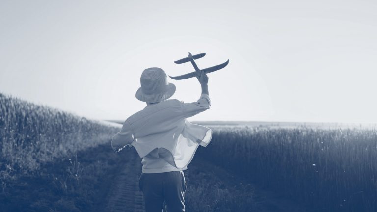 boy_plane