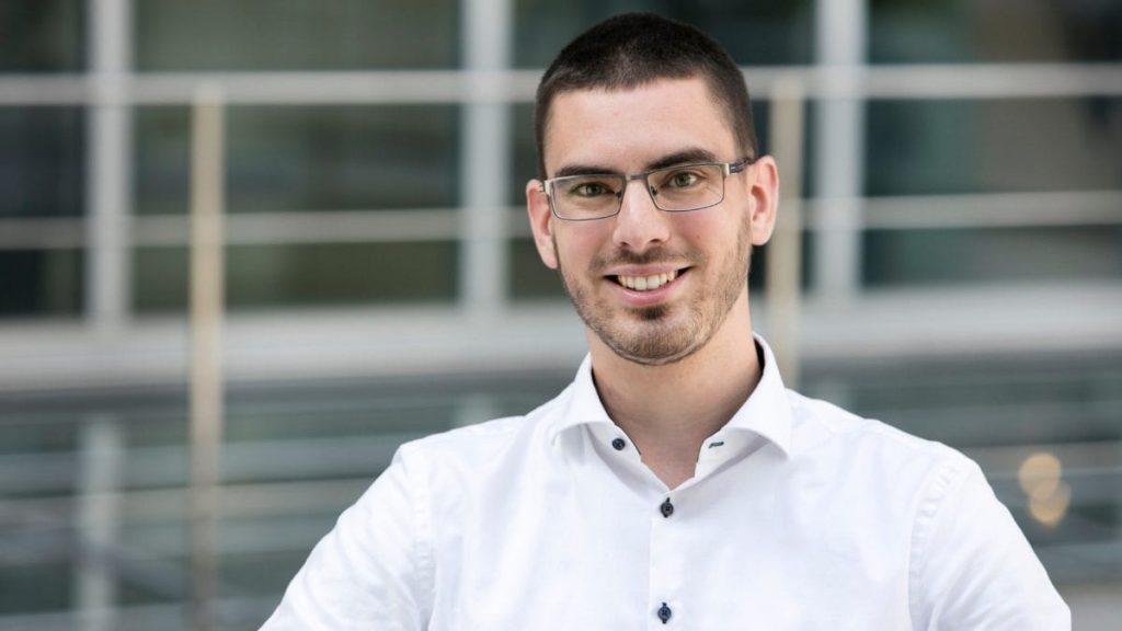 Expert makroprudenciálnej politiky P. Latta: Nehnuteľnosť treba kúpiť, keď potrebujem bývať. Cenu hypoték ovplyvňujú štátne dlhopisy [startitup.sk]